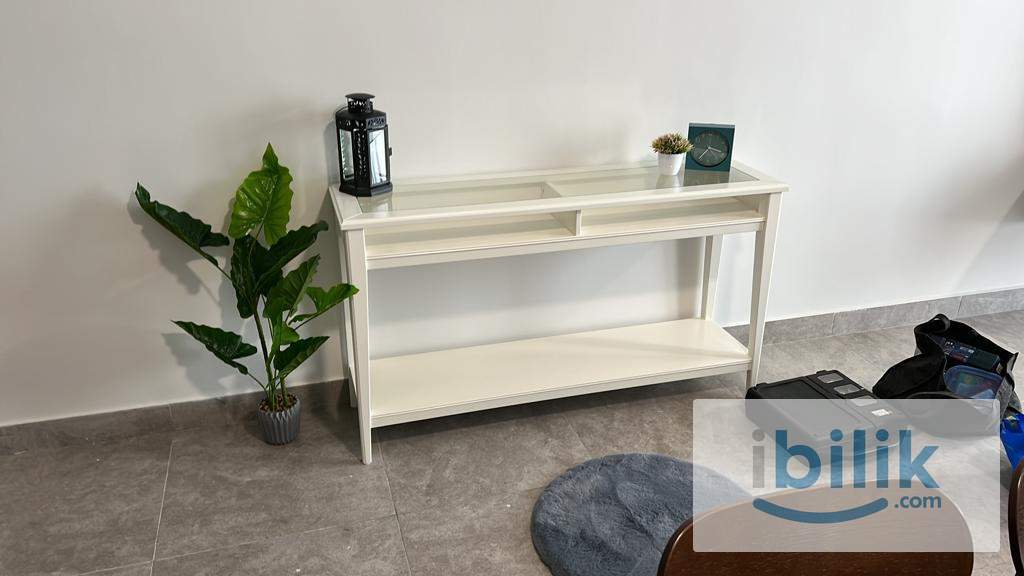 Master bedroom with Private bathroom  - Image 2