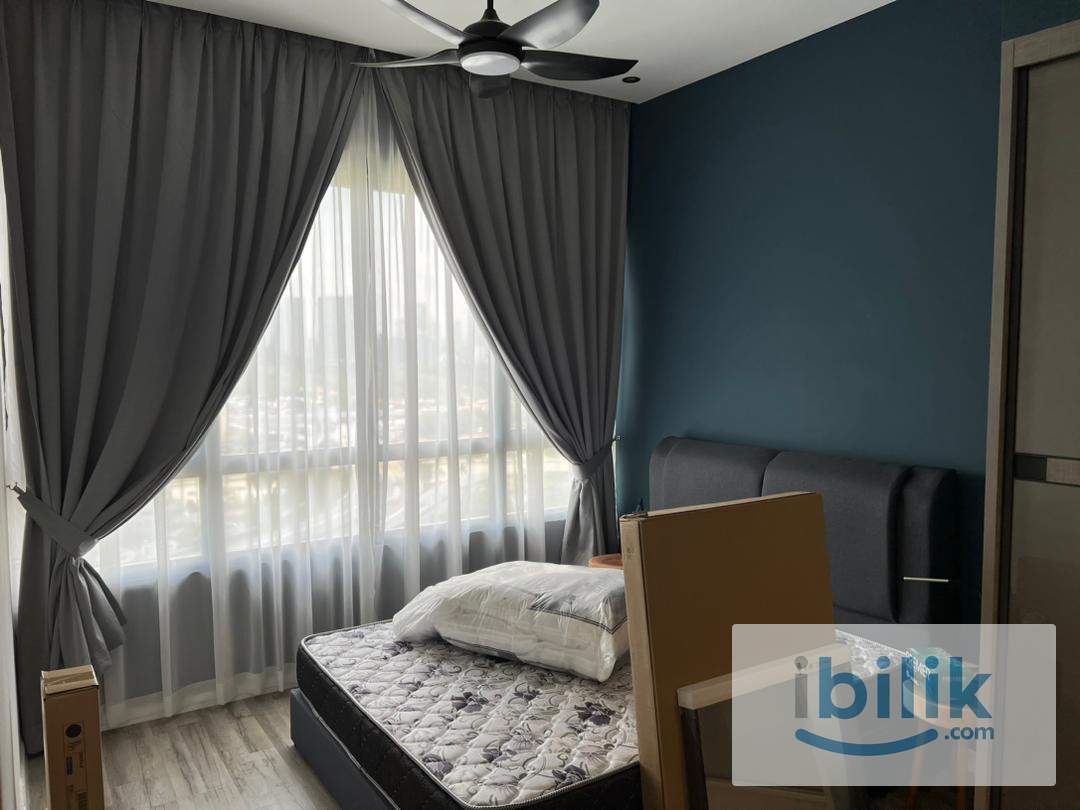 Master bedroom with Private bathroom  - Image 3