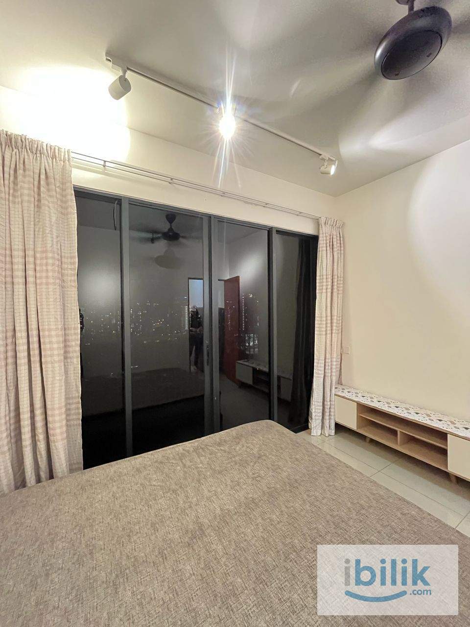 Medium Bedroom - Image 3