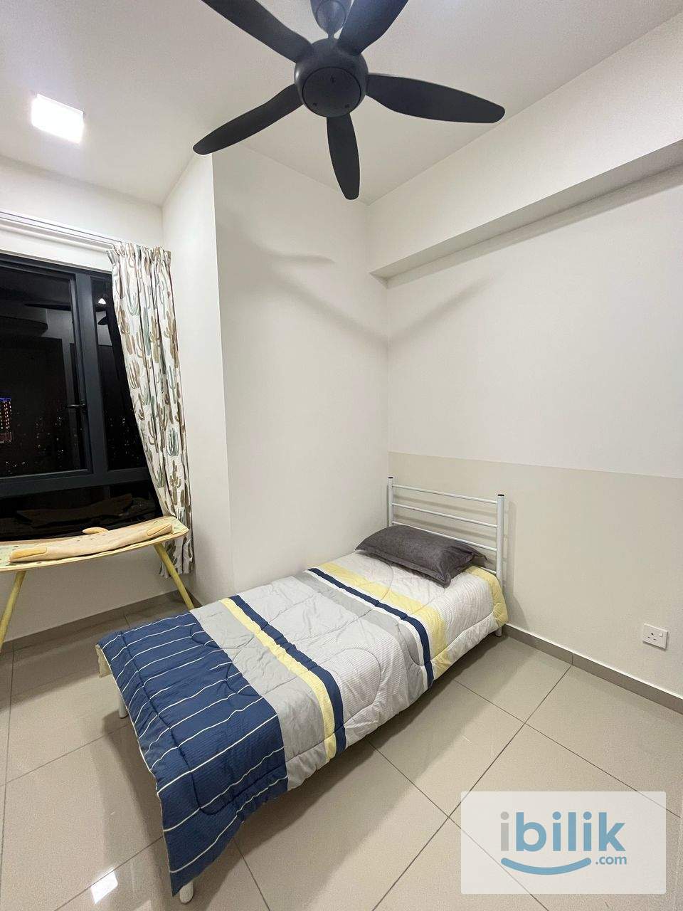 Medium Bedroom - Image 7