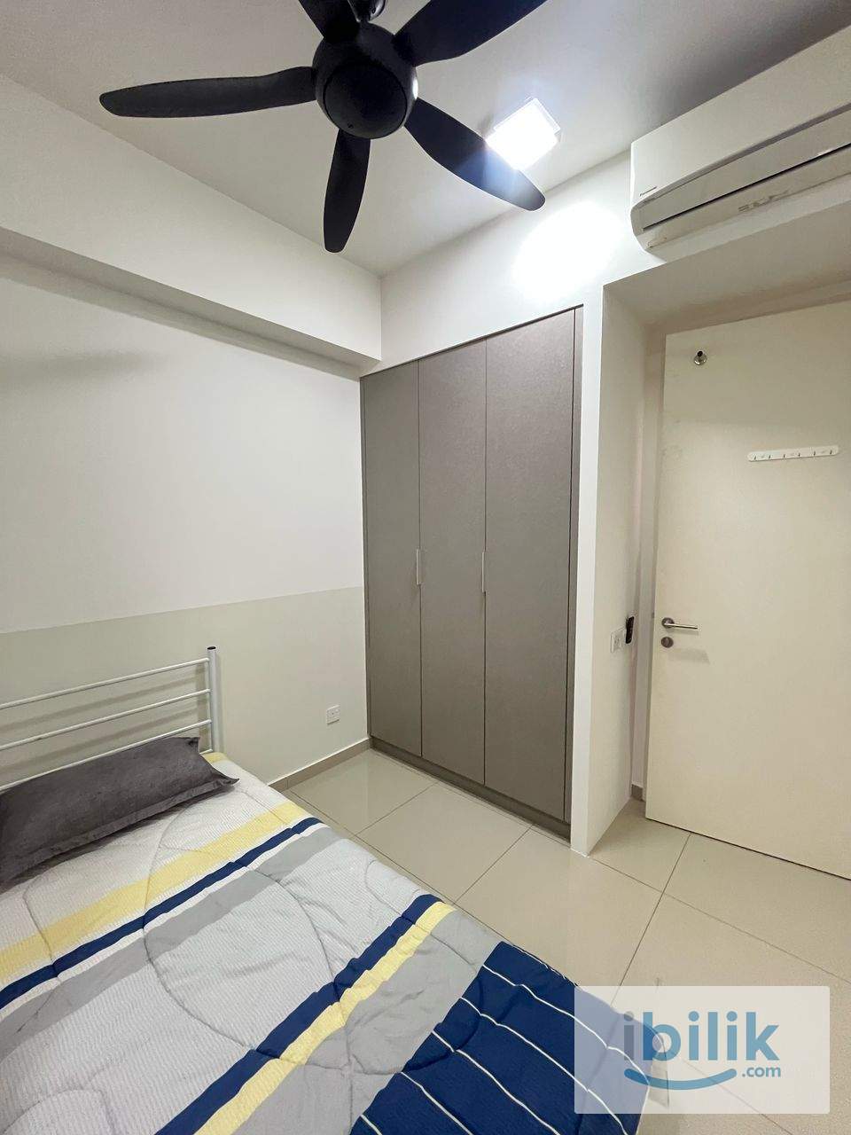 Medium Bedroom - Image 8