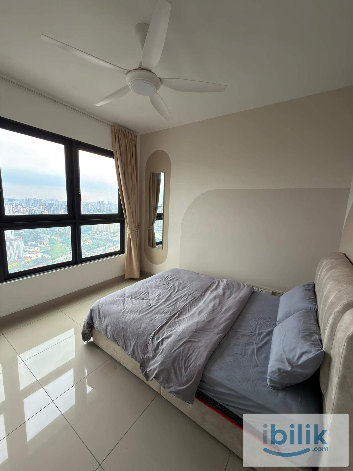 Medium Room - Image 2
