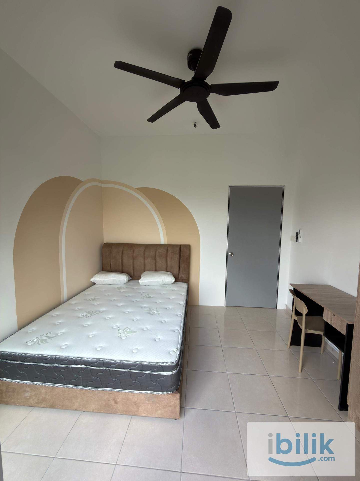 Medium Room with Balcony for Male - Image 2