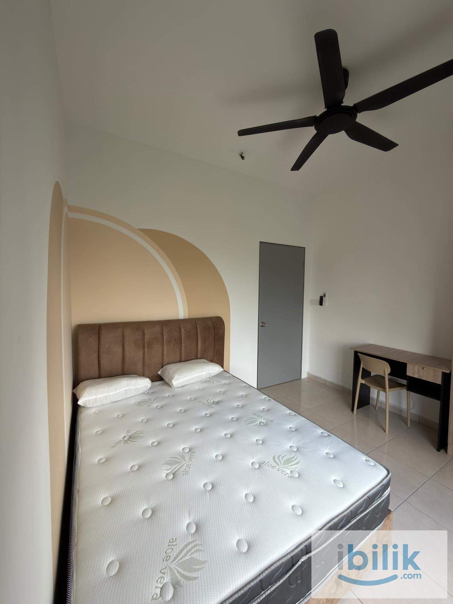 Medium Room with Balcony for Male - Image 3