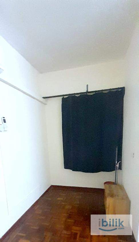 Middle Room - Image 5