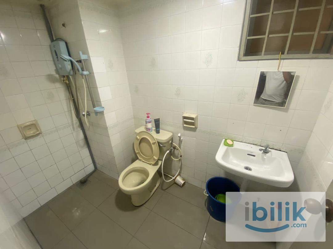 Middle Room - Image 9