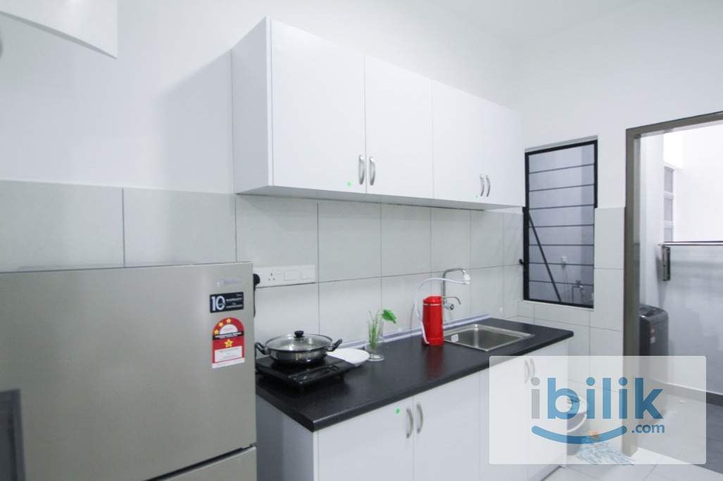 🔥Partition Room + Aircond @ Astetica |  Seri Kembangan | Aircond | Near KTM | Budget - Image 3