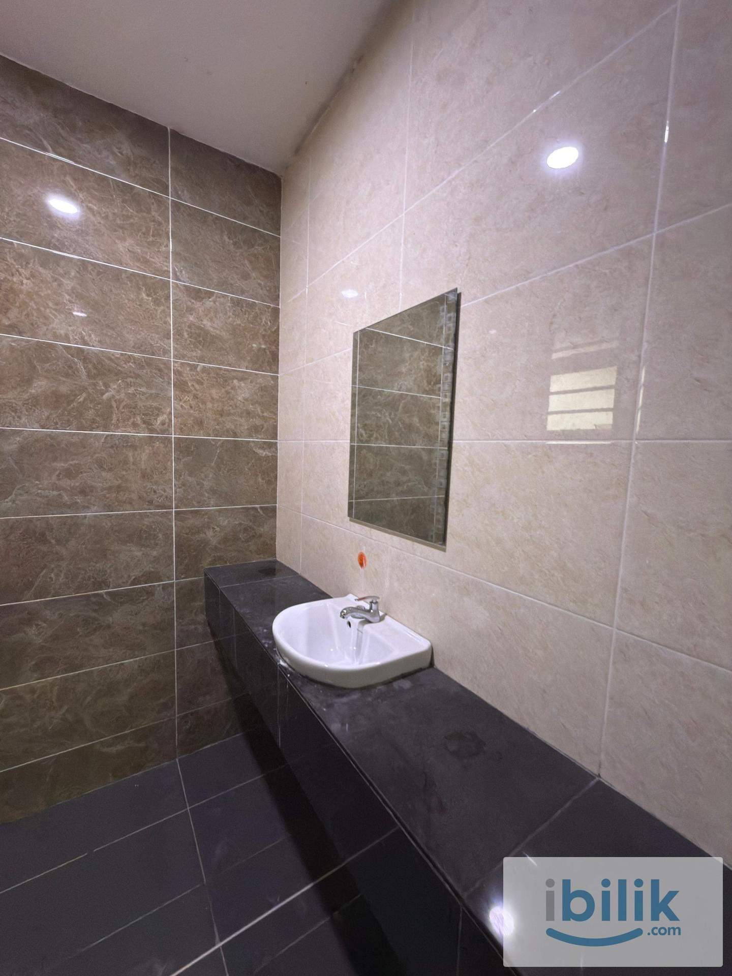 ARMANEE CONDOMINIUM, PETALING JAYA MALE ROOM - Image 6