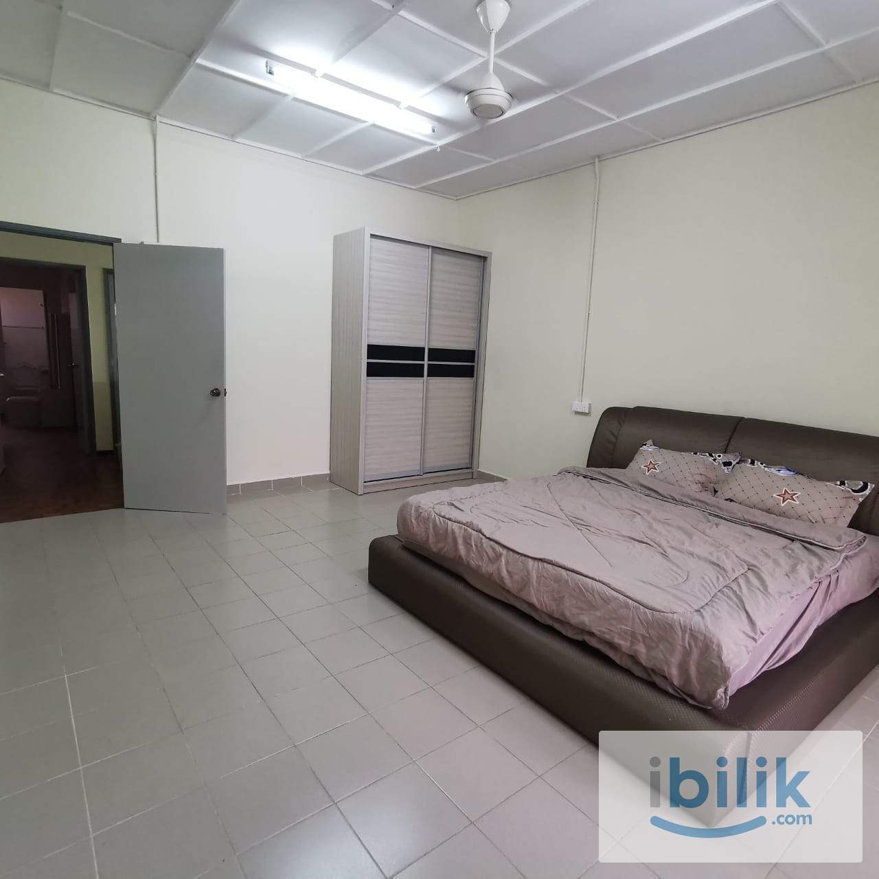 Taman Megah / SEA Master Bedroom ~ Free WIFI and Parking - Image 2