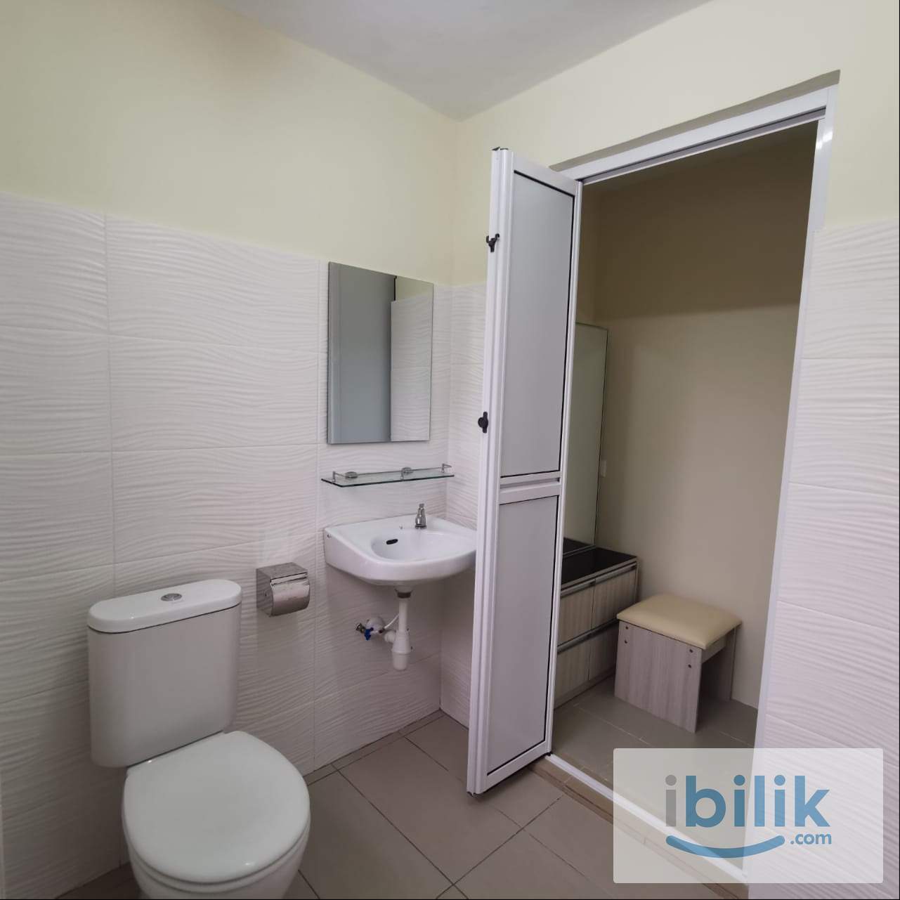 Taman Megah / SEA Master Bedroom ~ Free WIFI and Parking - Image 3