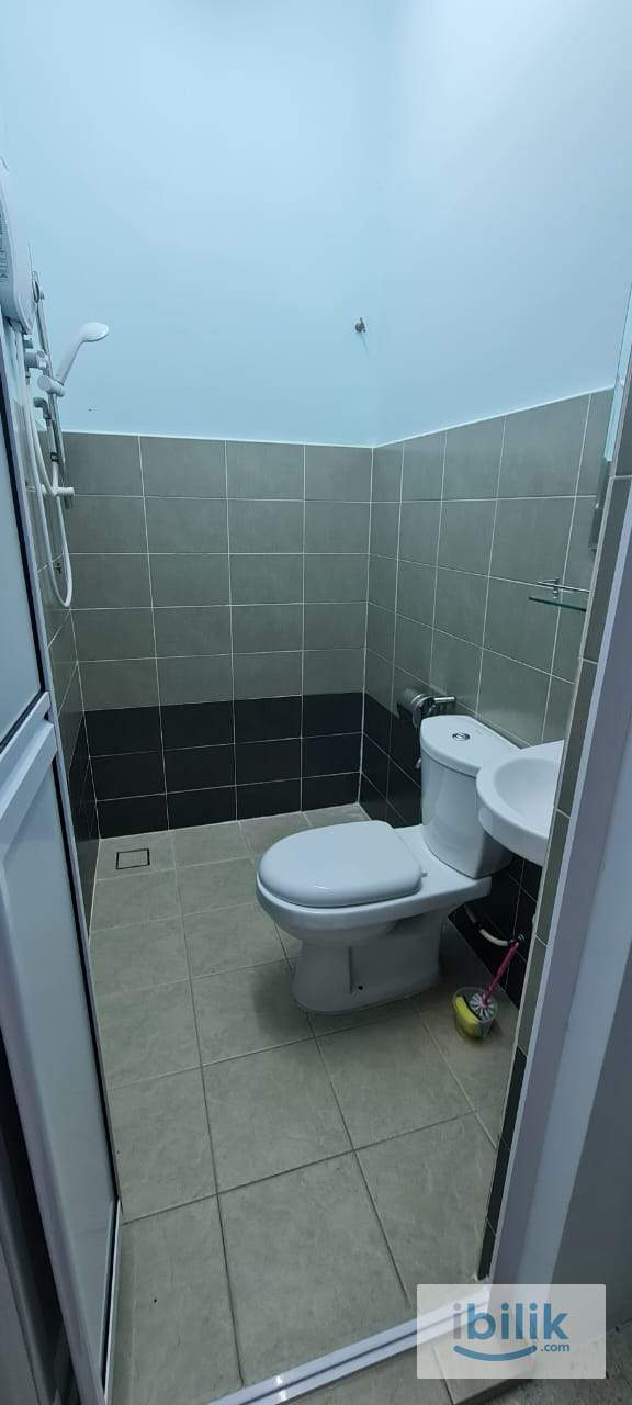 TAman Desa - Middle Room, Attached Bathroom, Free WIFI, Free Carpark, Free Cleaning - Image 7