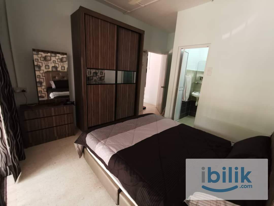 TAman Desa - Middle Room, Attached Bathroom, Free WIFI, Free Carpark, Free Cleaning - Image 1