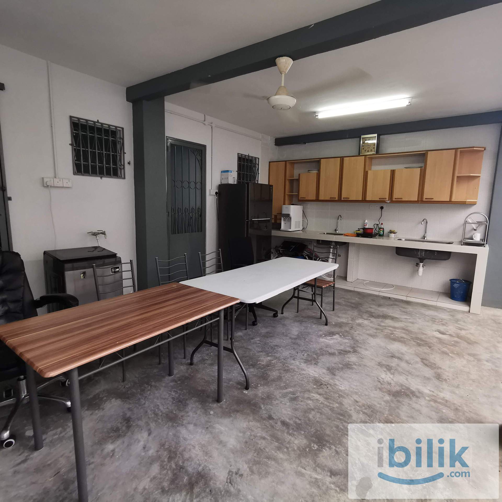 TAman Desa - Middle Room, Attached Bathroom, Free WIFI, Free Carpark, Free Cleaning - Image 3