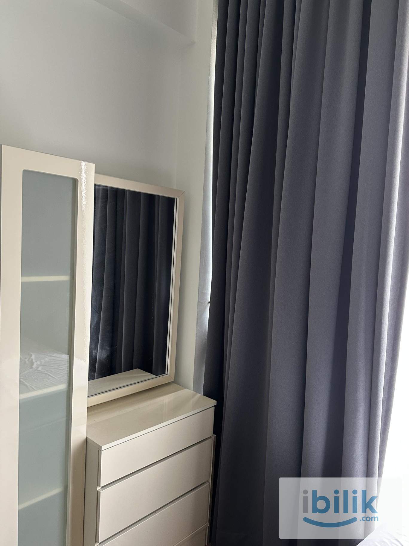 Middle Room - Image 5
