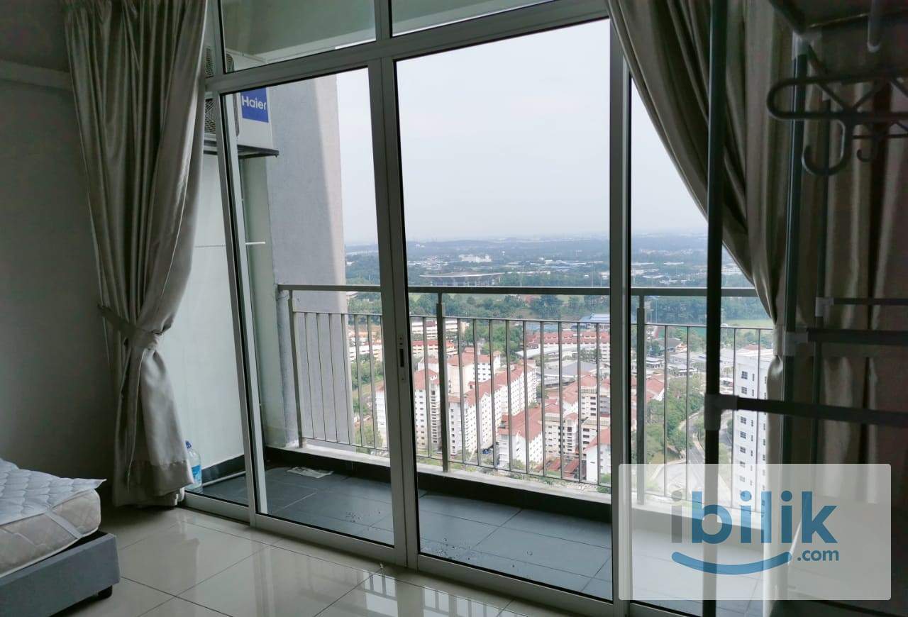 Female Balcony Room Available At Puncak 7 Residence, Seksyen 7 Shah Alam - Image 1