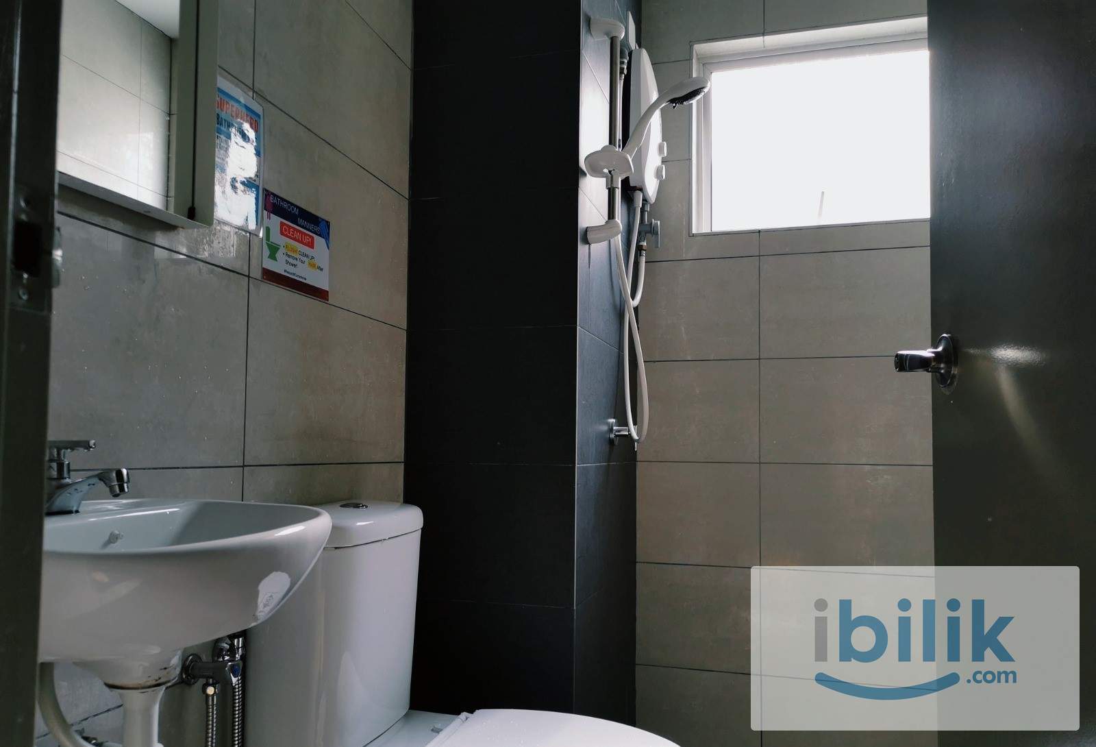 Female Balcony Room Available At Puncak 7 Residence, Seksyen 7 Shah Alam - Image 5