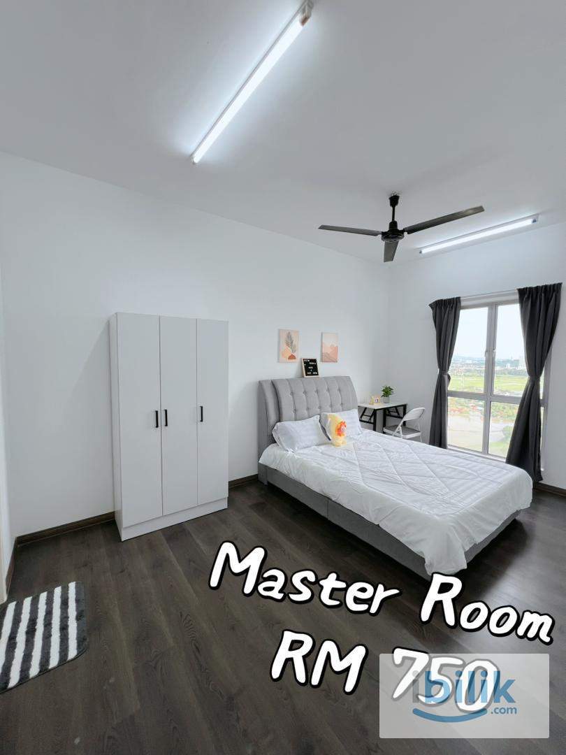 Master Room with Private Bathroom - Image 1