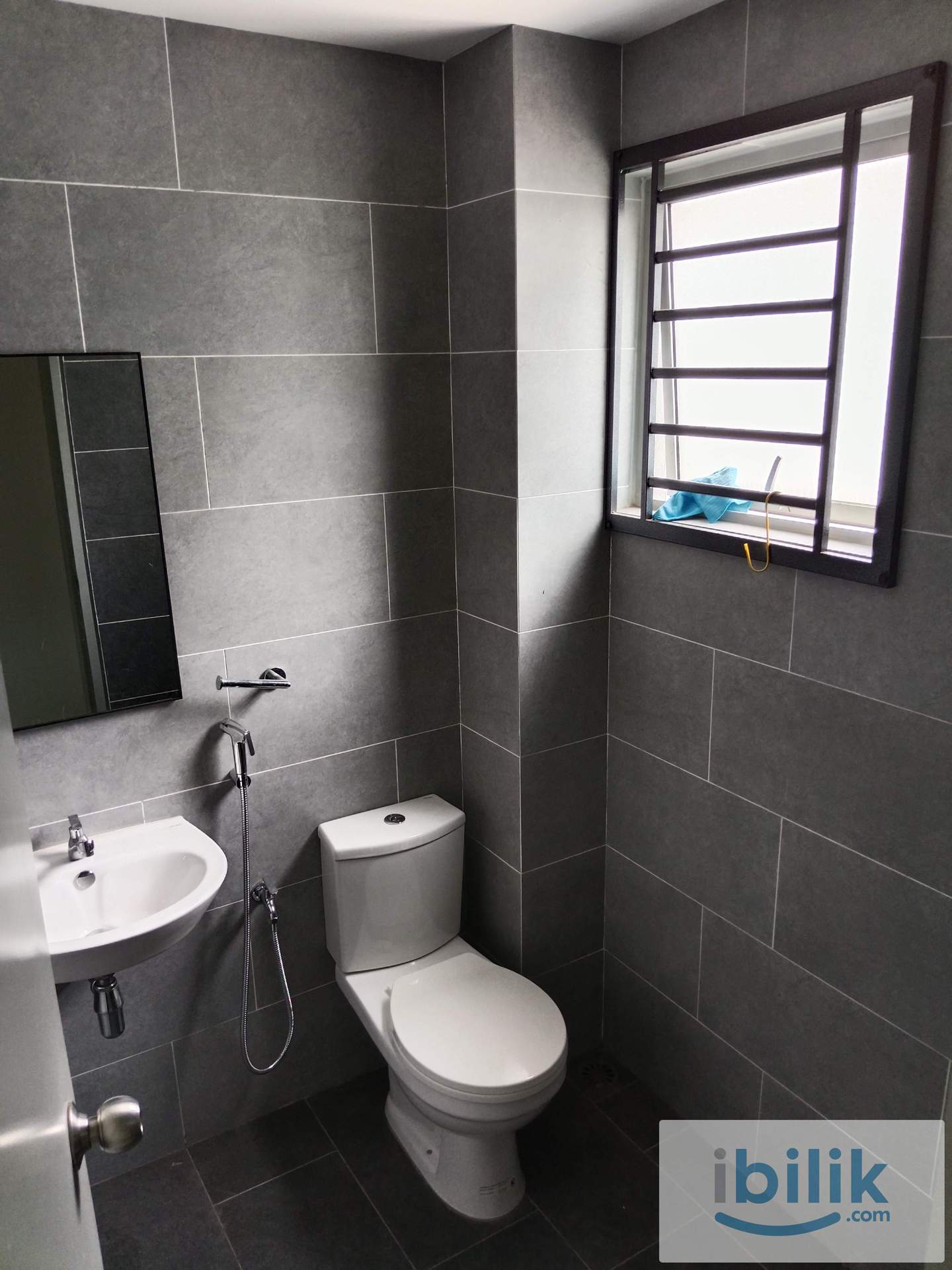 Ayera Residences room for rent - Image 3