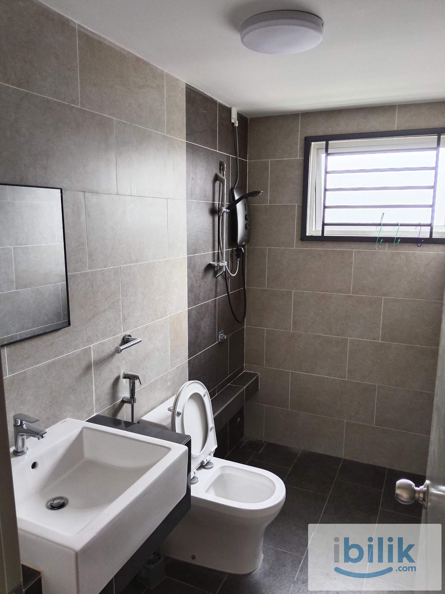 Ayera Residences room for rent - Image 1