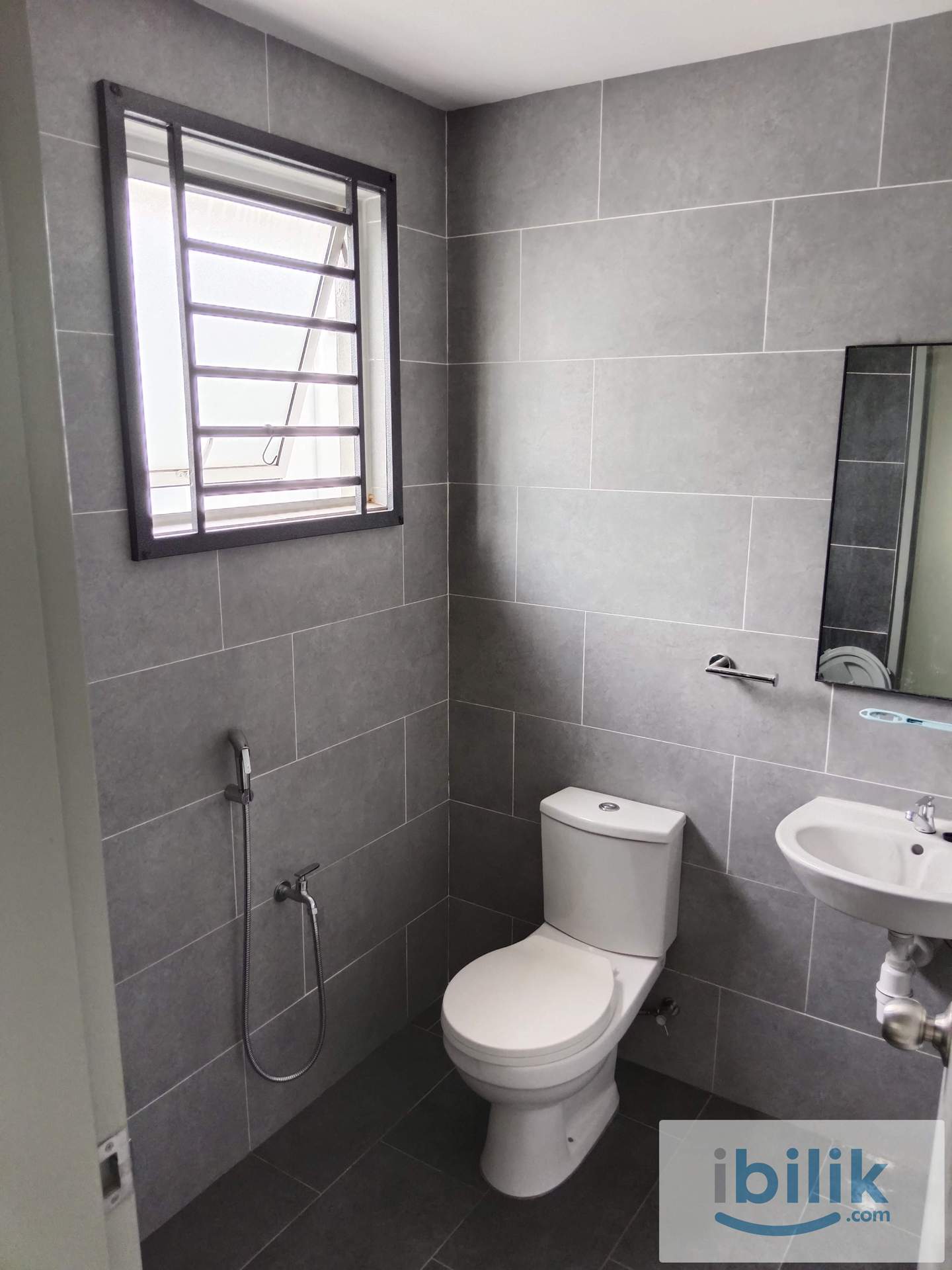 Ayera Residences room for rent - Image 2