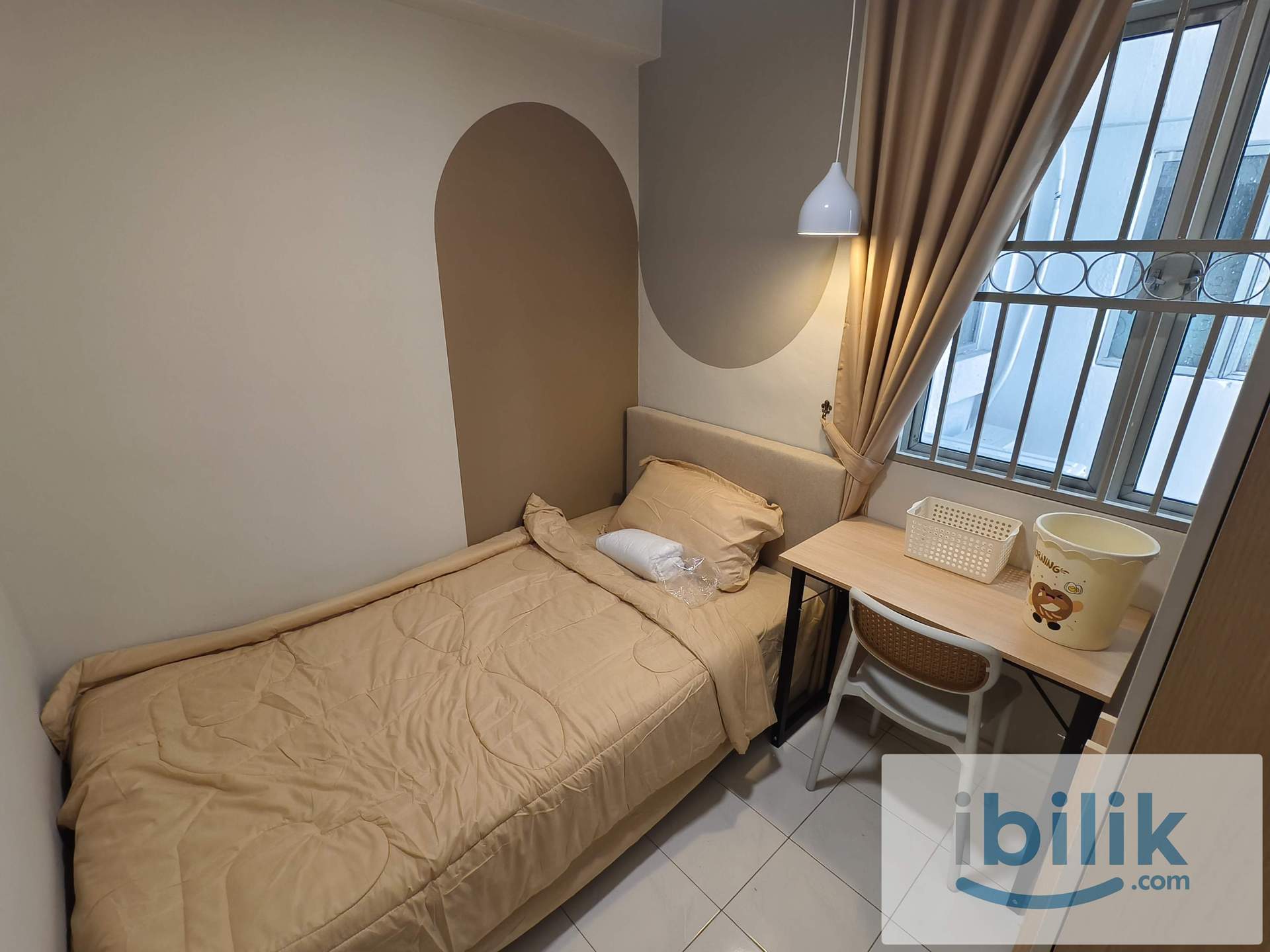 Single Room(Fully Furnished) - Unit with 3 Rooms ONLY!! (Low Density unit) at D'Aman Crimson, Ara Damansara - Image 1