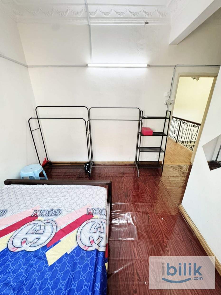 Master Room with Private Bathroom – Suitable for Couple / 2 Pax （Setia#15） - Image 1