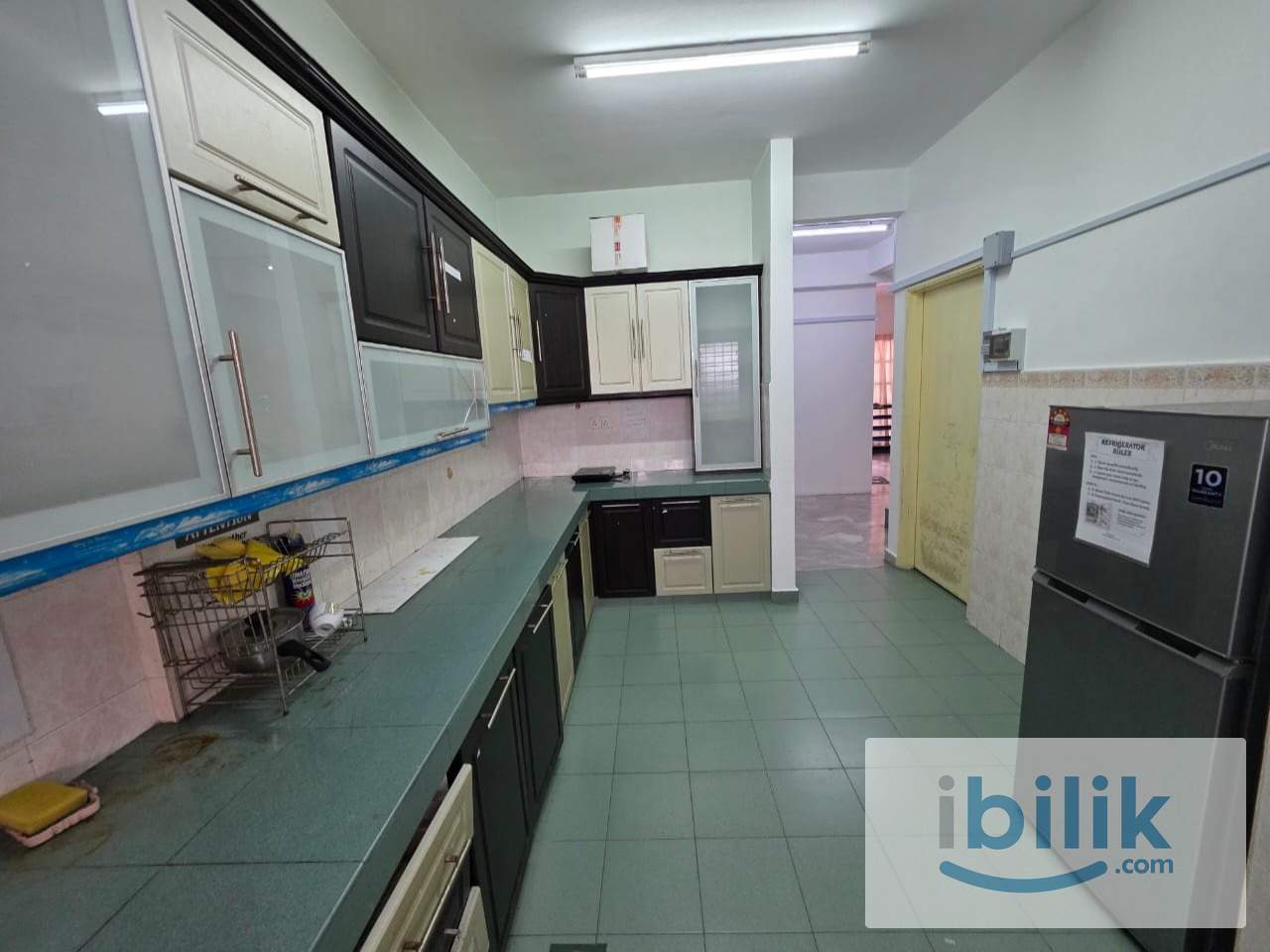 MIDDLE ROOM NEAR AT LRT - Image 5
