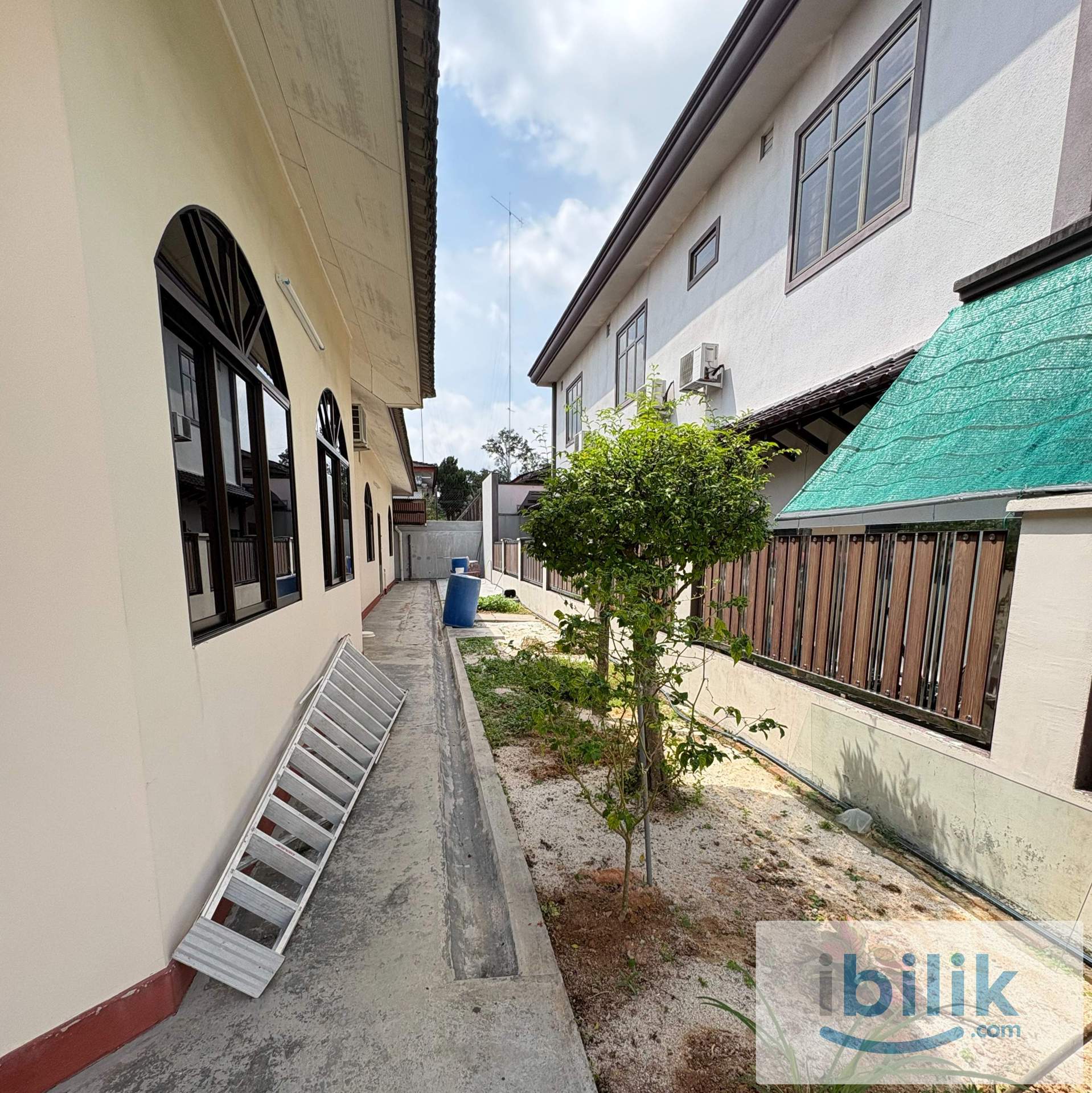 Semi-detached Landed House for Household Renting in Bukit Pasir Johor - Image 5