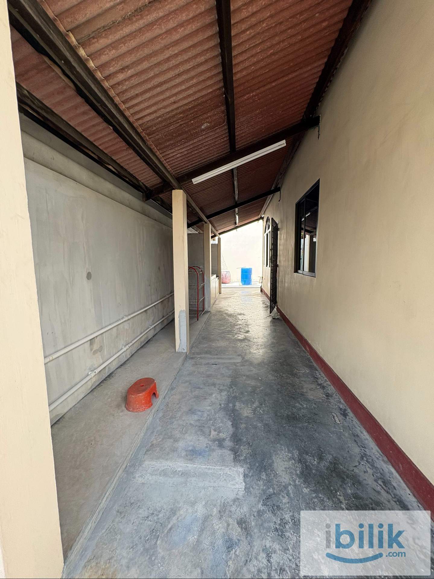Semi-detached Landed House for Household Renting in Bukit Pasir Johor - Image 9