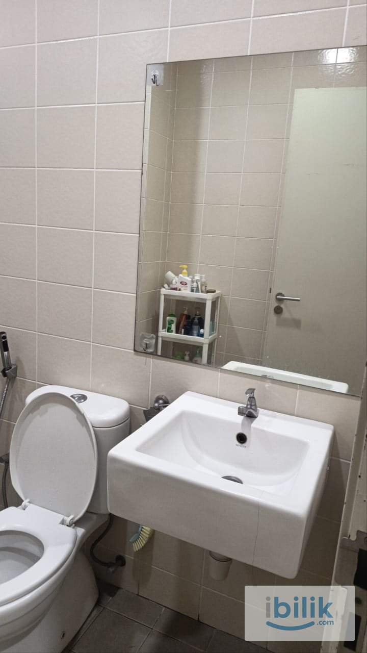 free utilities Single Female furnished room MRT - Image 2