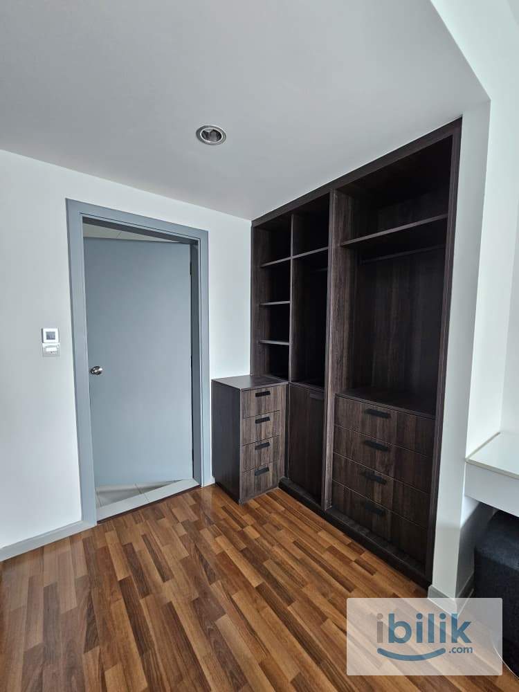Master Suite Bedroom – Perfect for Modern Professionals or Student - Image 5