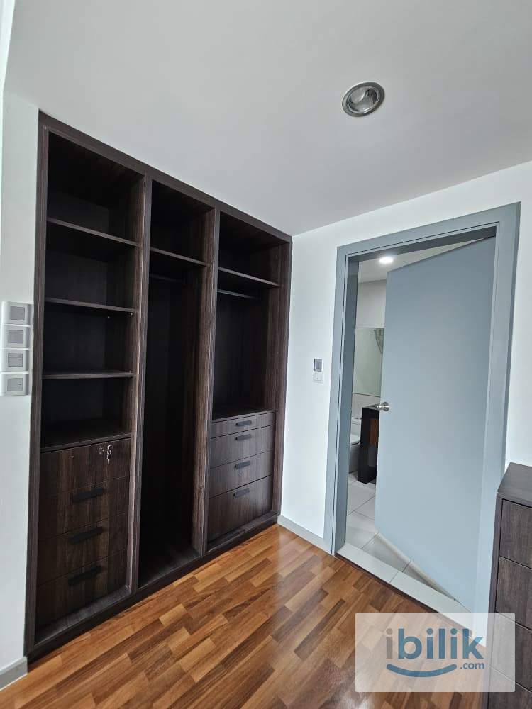 Master Suite Bedroom – Perfect for Modern Professionals or Student - Image 6