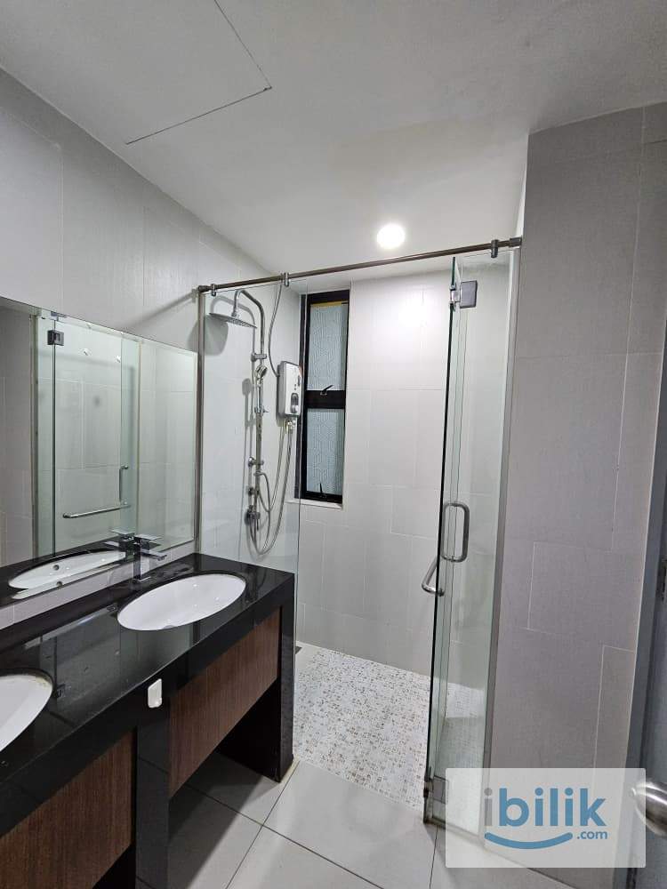 Master Suite Bedroom – Perfect for Modern Professionals or Student - Image 8