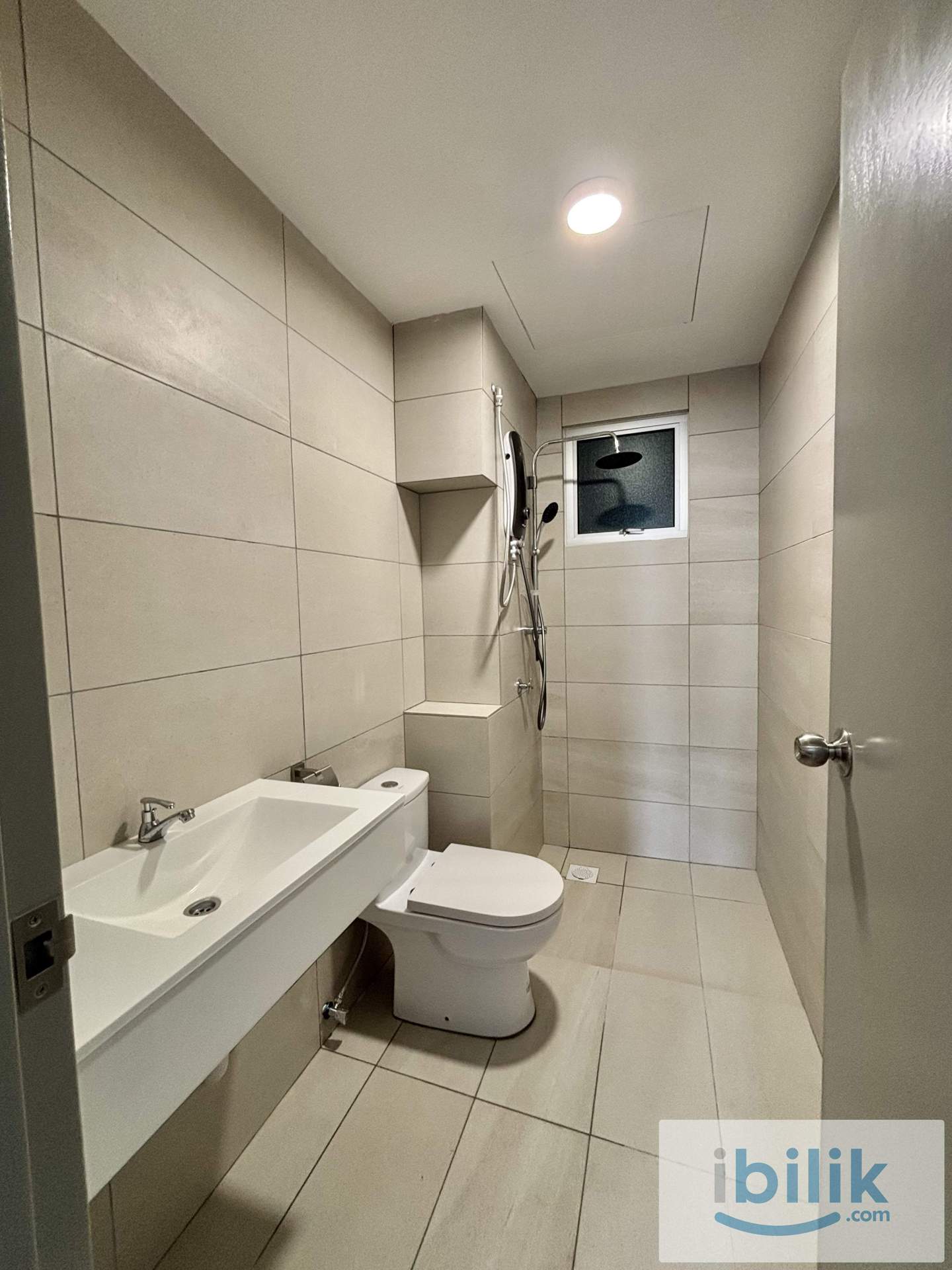 Master Bedroom - Image 5