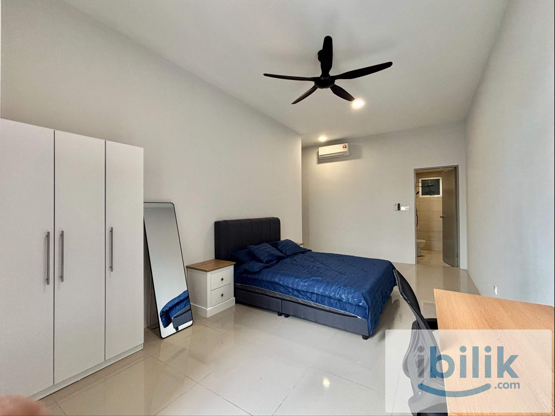 Master Bedroom - Image 6