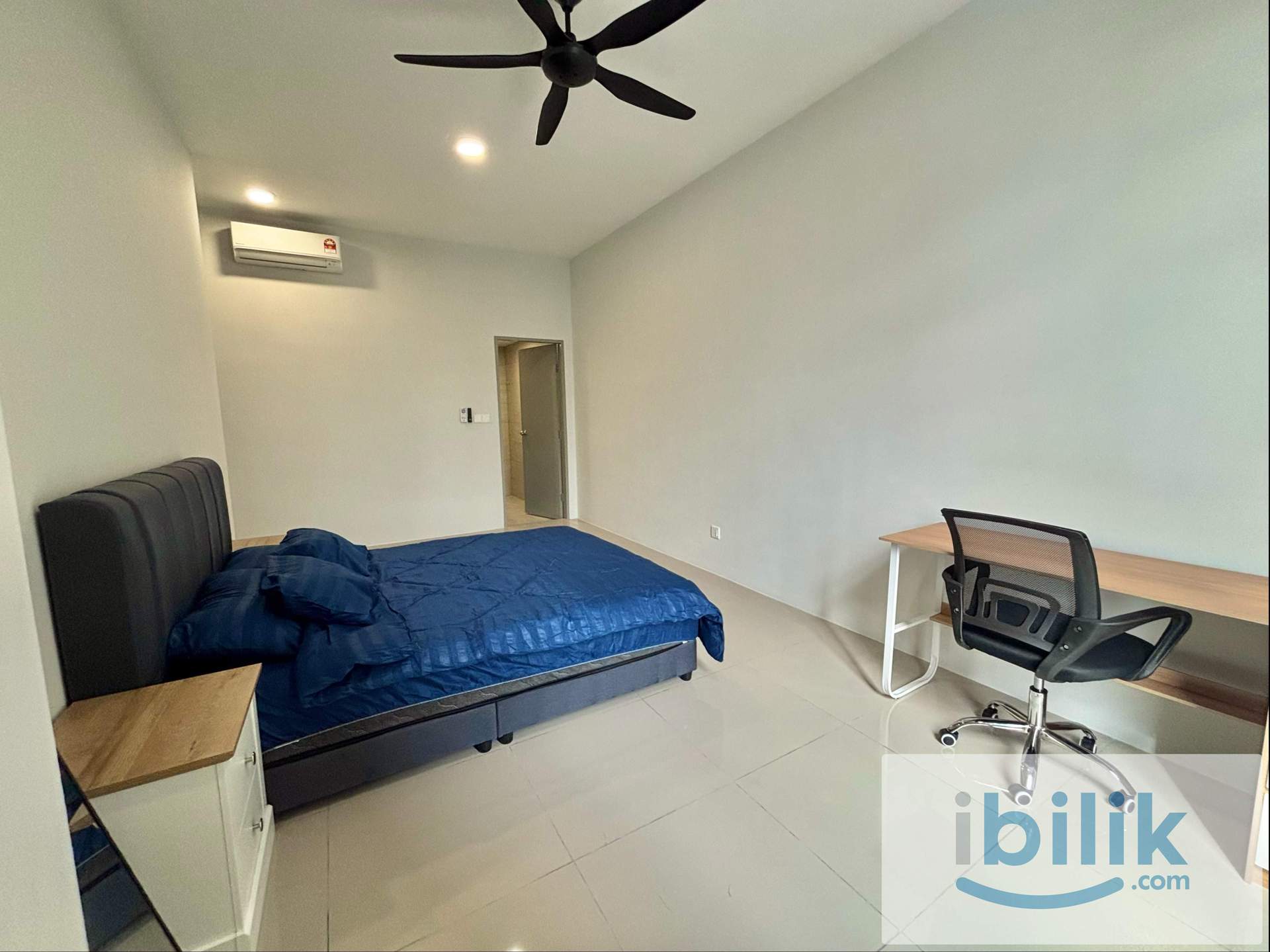 Master Bedroom - Image 7