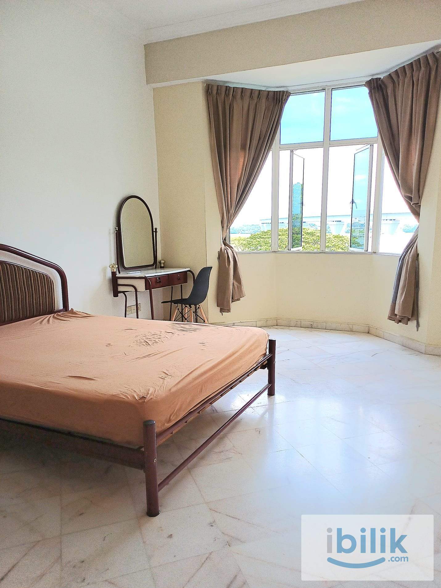 Stulang villa condominium room for rent (near CIQ Woodland) - Image 1
