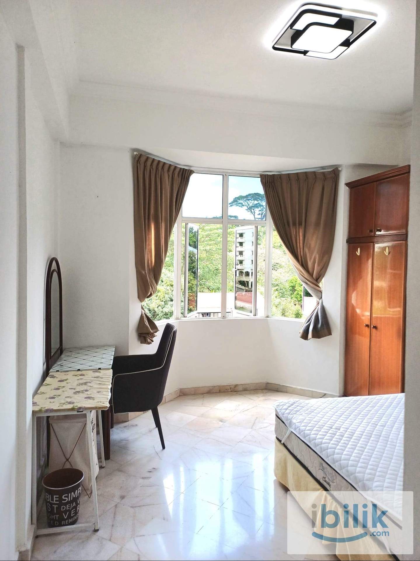 Stulang villa condominium room for rent (near CIQ Woodland) - Image 2