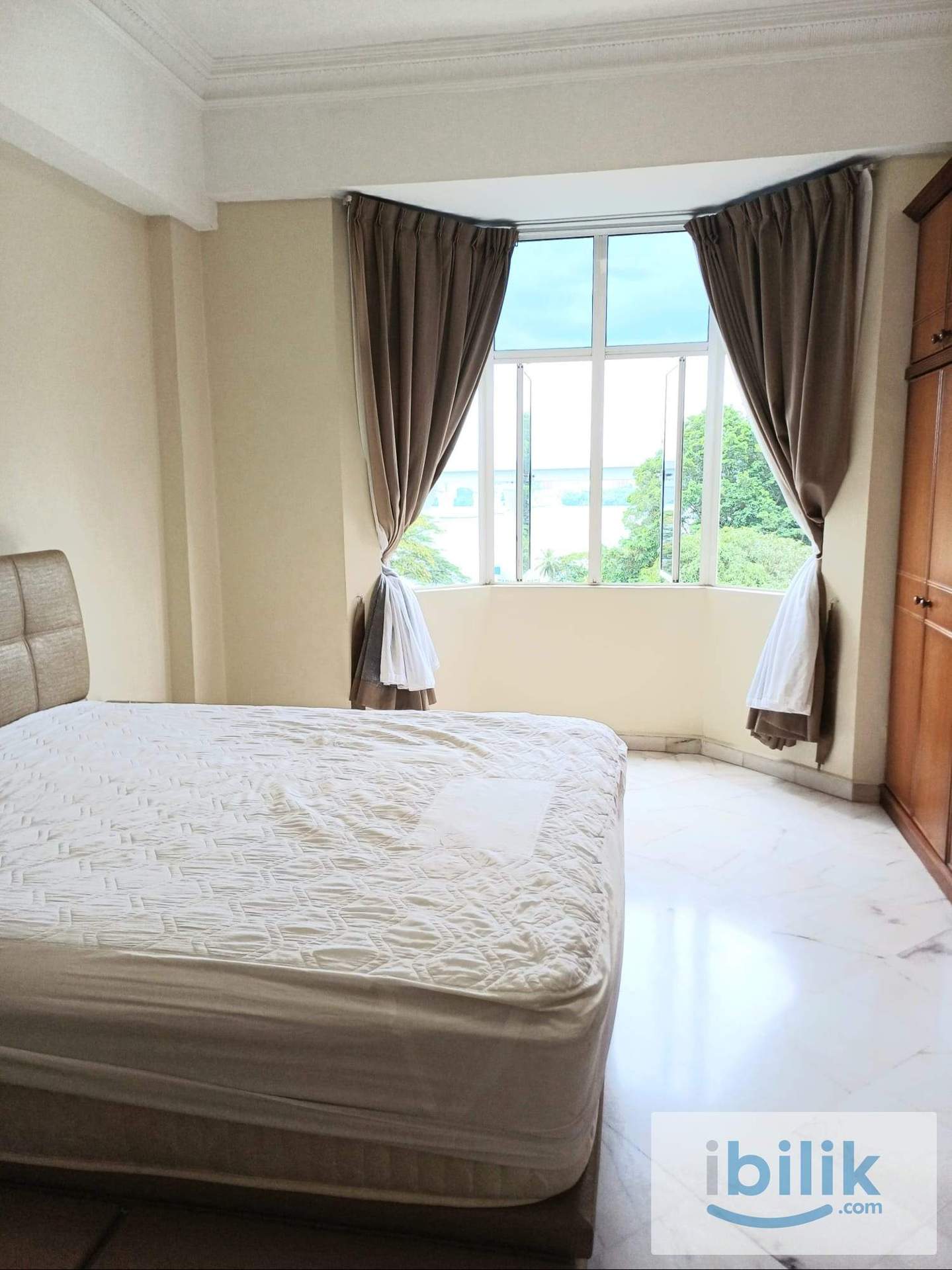 Stulang villa condominium room for rent (near CIQ Woodland) - Image 3
