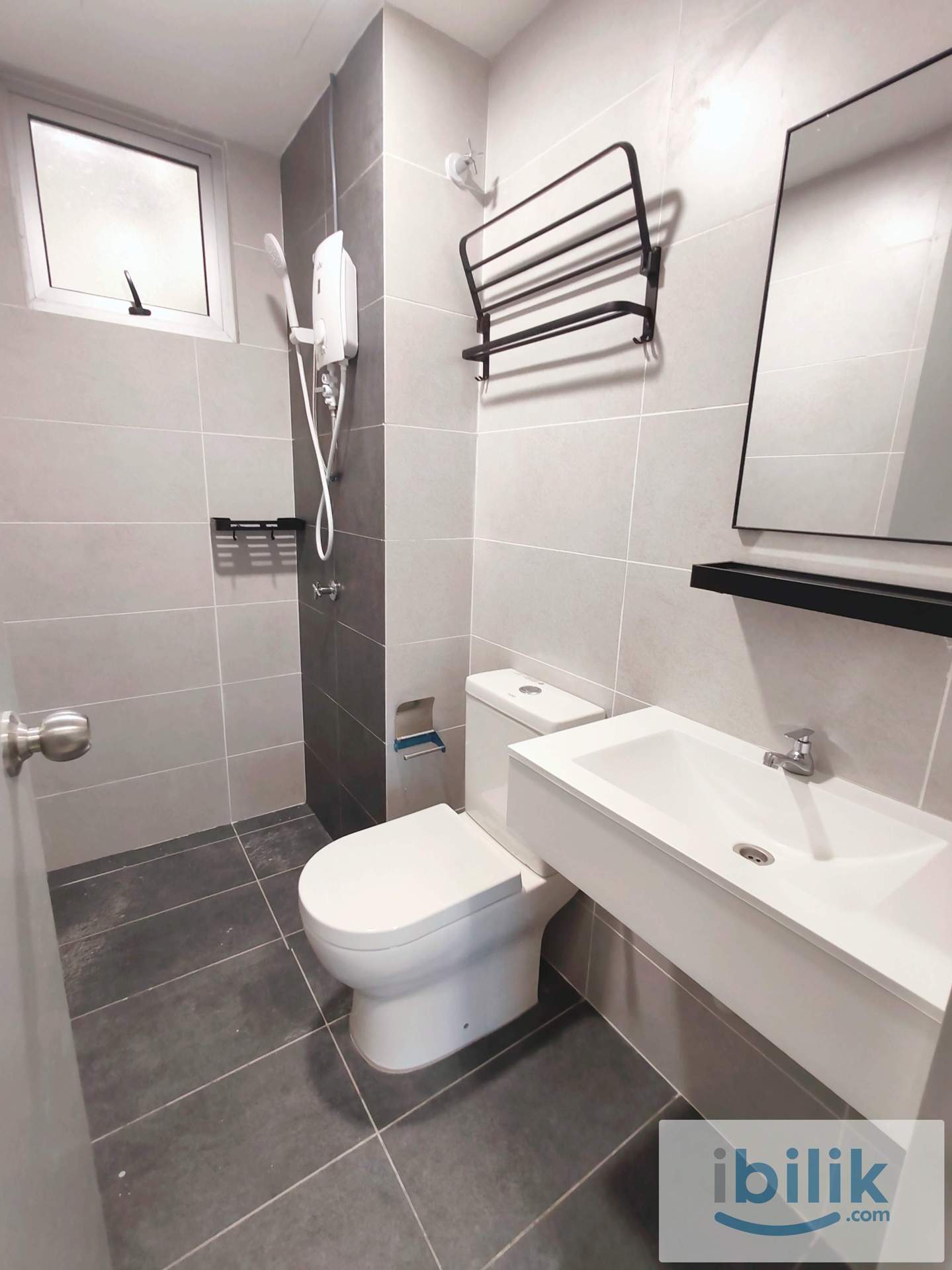 ⚡ Ready to Move In! | MH2 Medium Room RM850 | Queen Bed + WiFi + Fully Furnished - Image 5