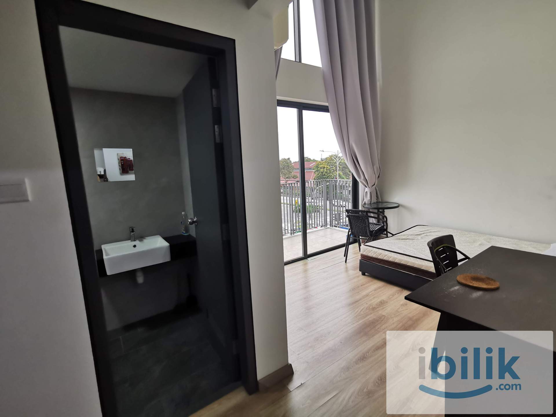 Emporis Soho - Master Room With Attached Bathroom - Fully Furnished - Image 1