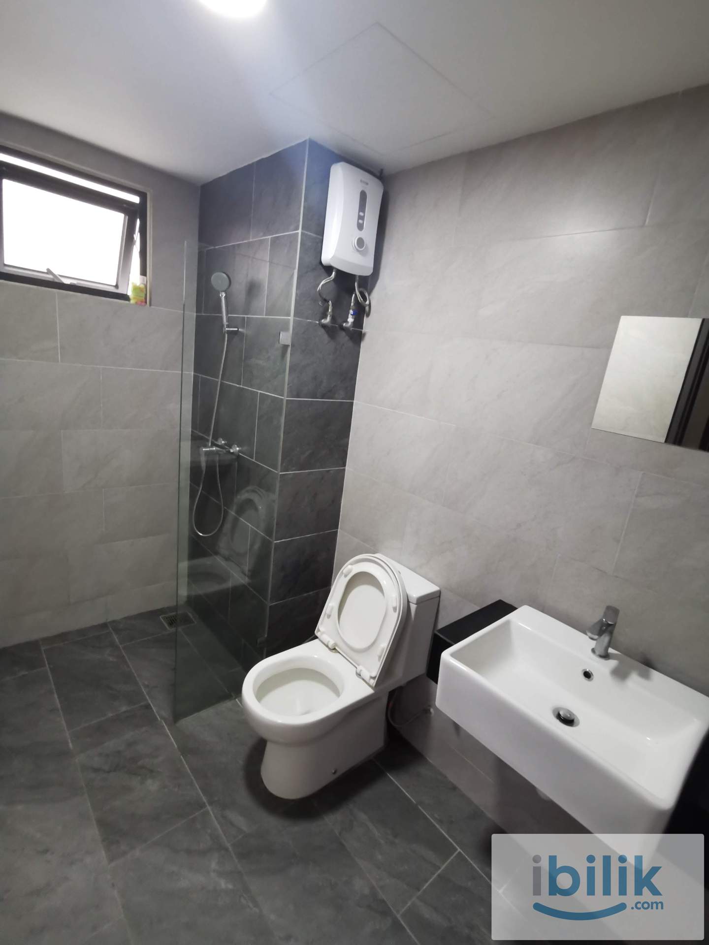 Emporis Soho - Master Room With Attached Bathroom - Fully Furnished - Image 5