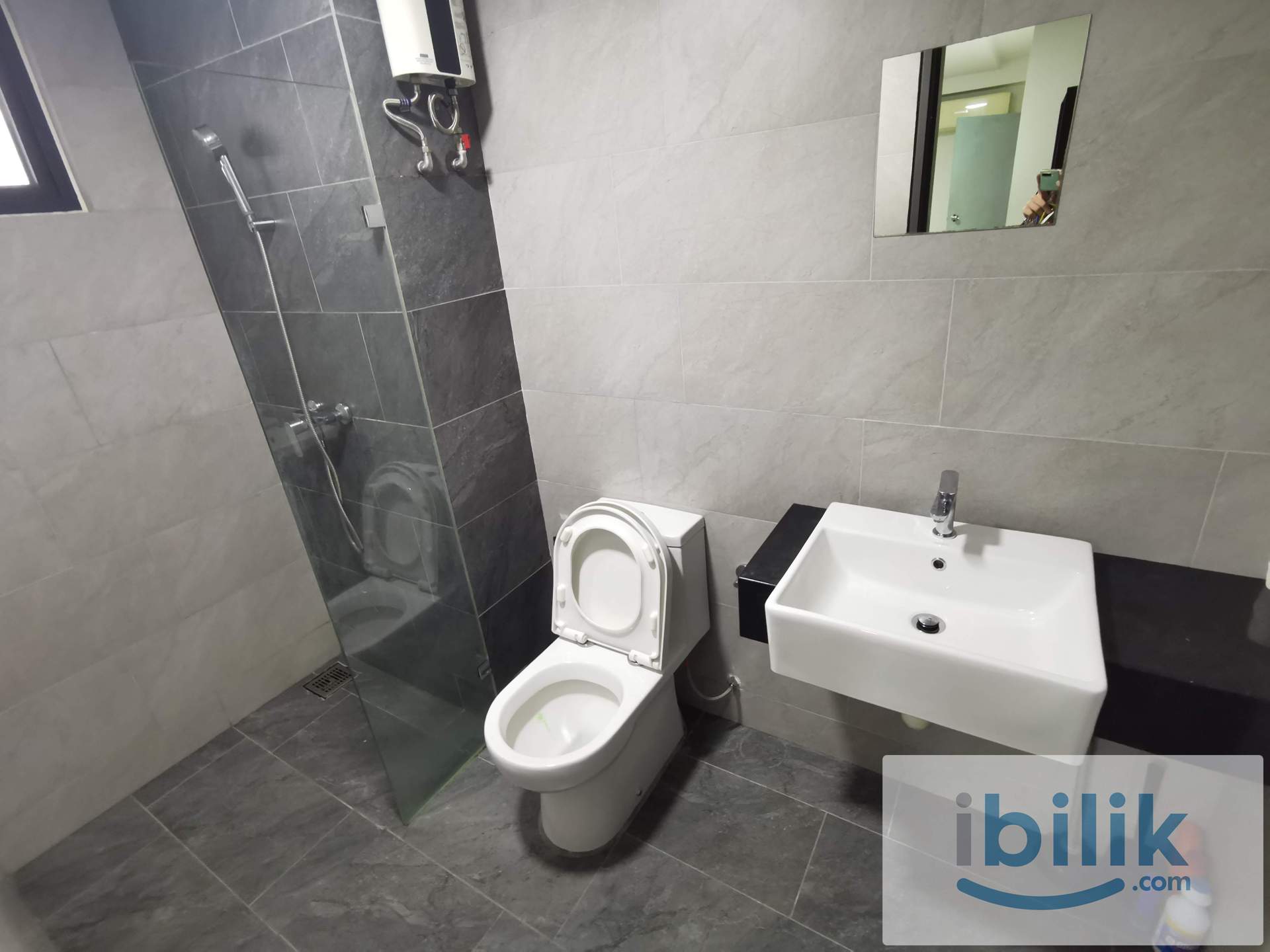 Emporis Soho - Master Room With Attached Bathroom - Fully Furnished - Image 5