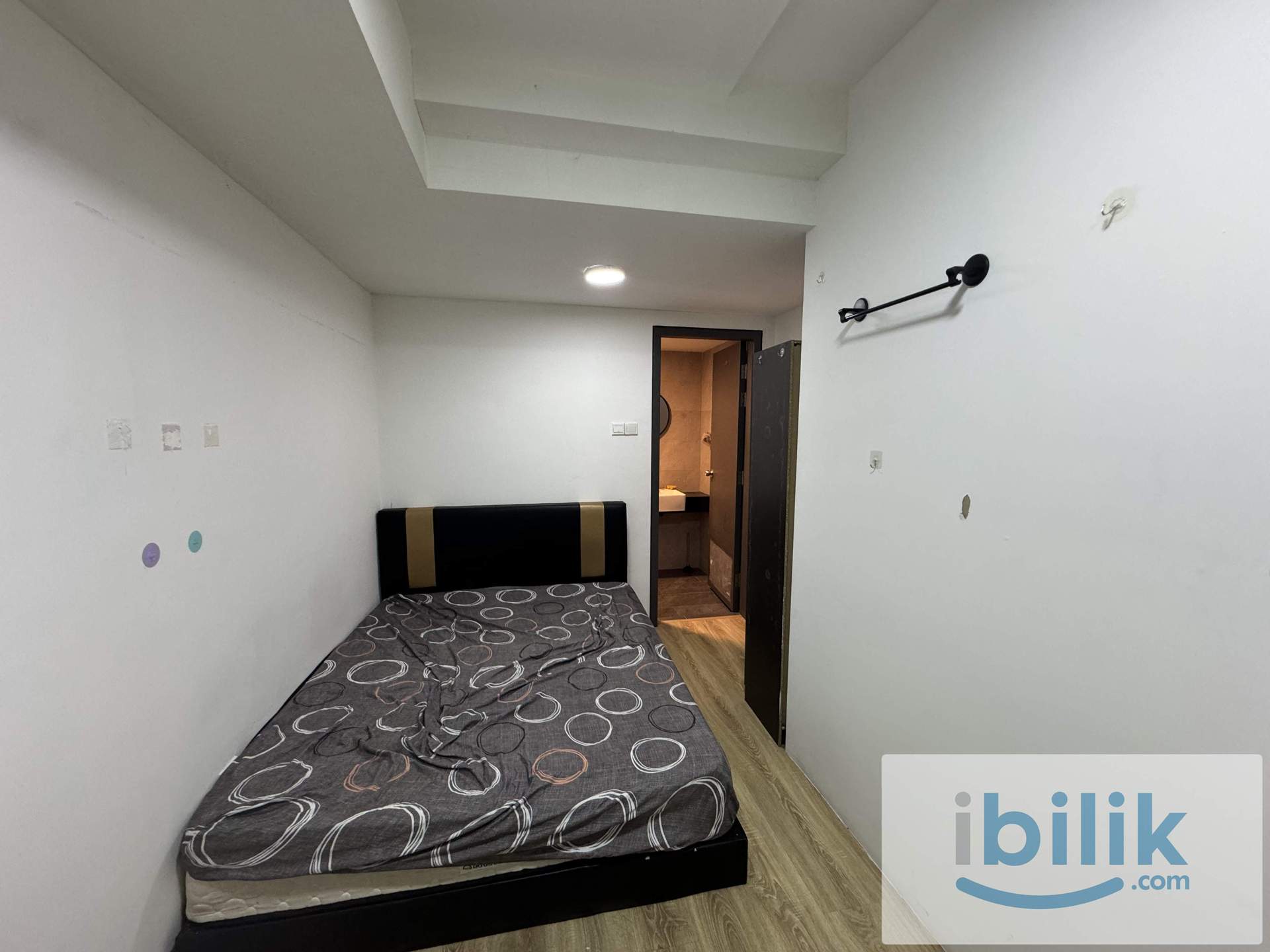 Emporis Soho - Master Room With Attached Bathroom - Fully Furnished - Image 1