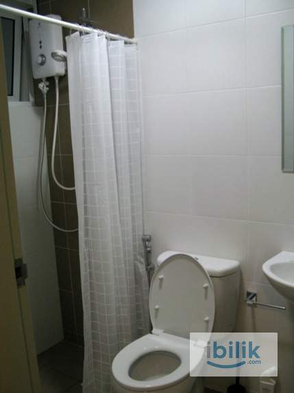 Strategically located FF Middle Room at Pacific Place Ara Damansara - Image 6