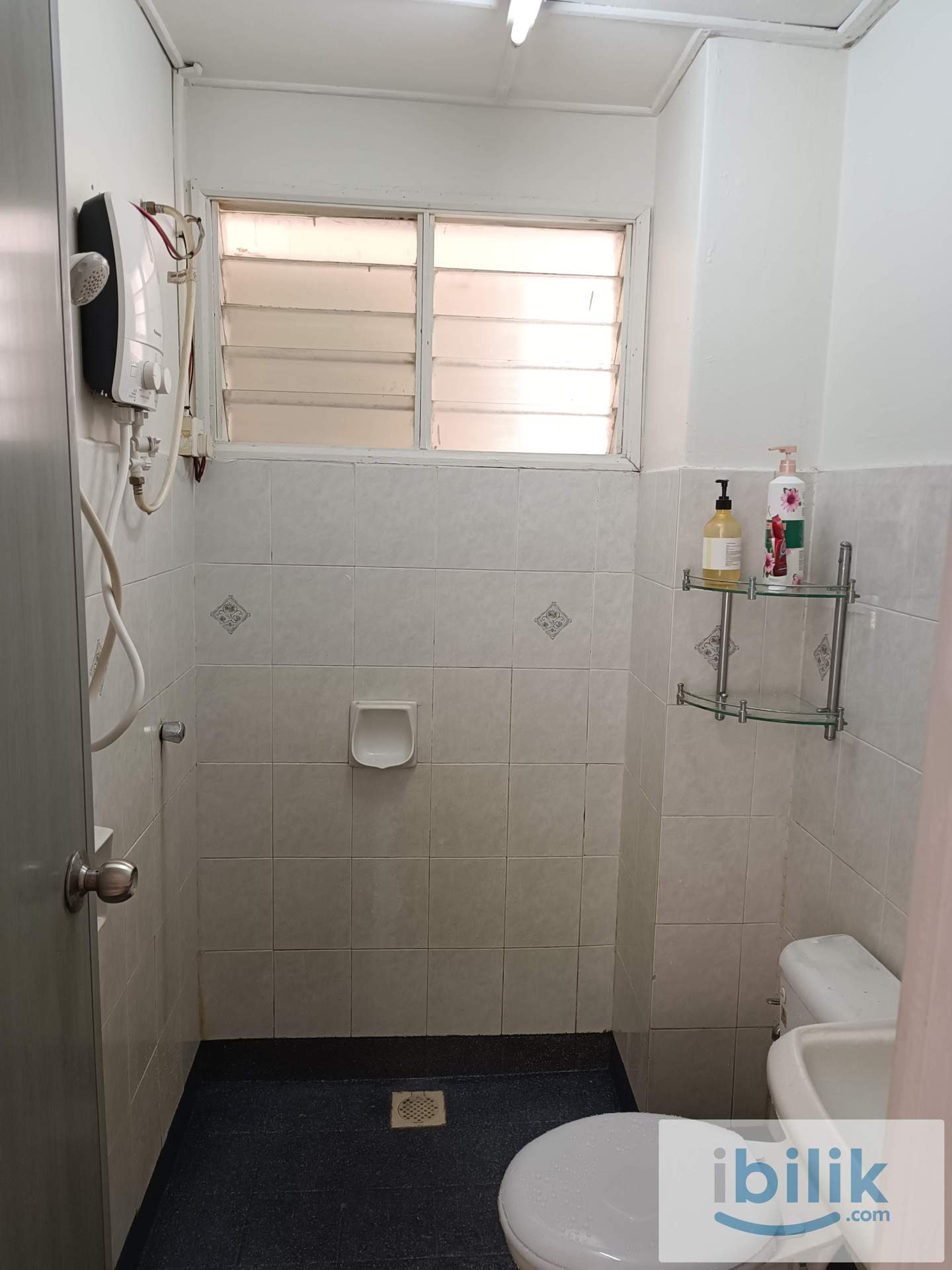 Small Room for Rent - Image 2