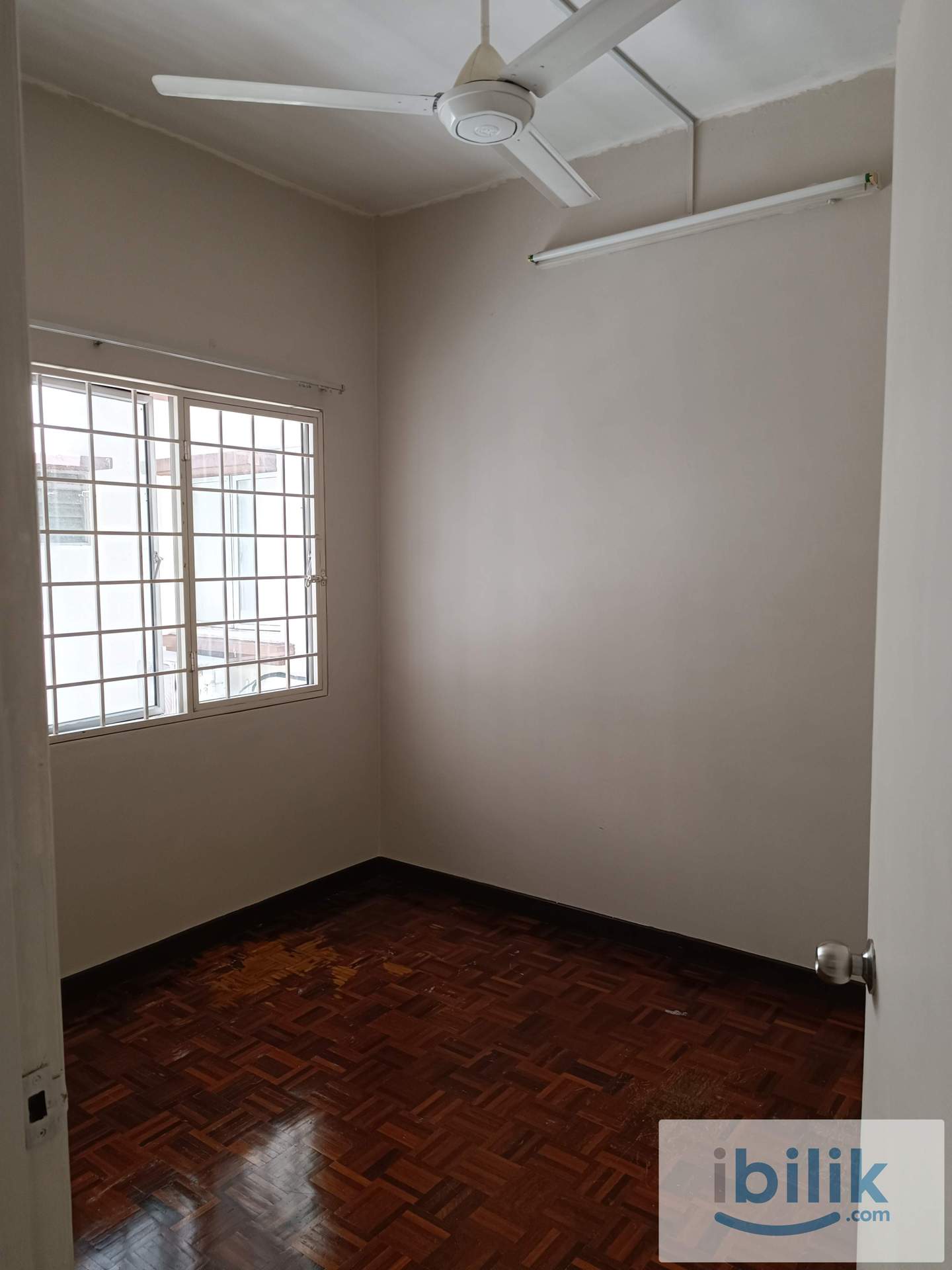 Small Room for Rent - Image 1