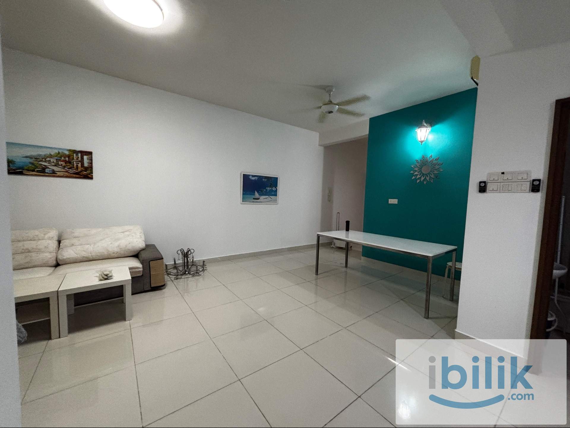 Master bedroom with en-suite bathroom - Image 5