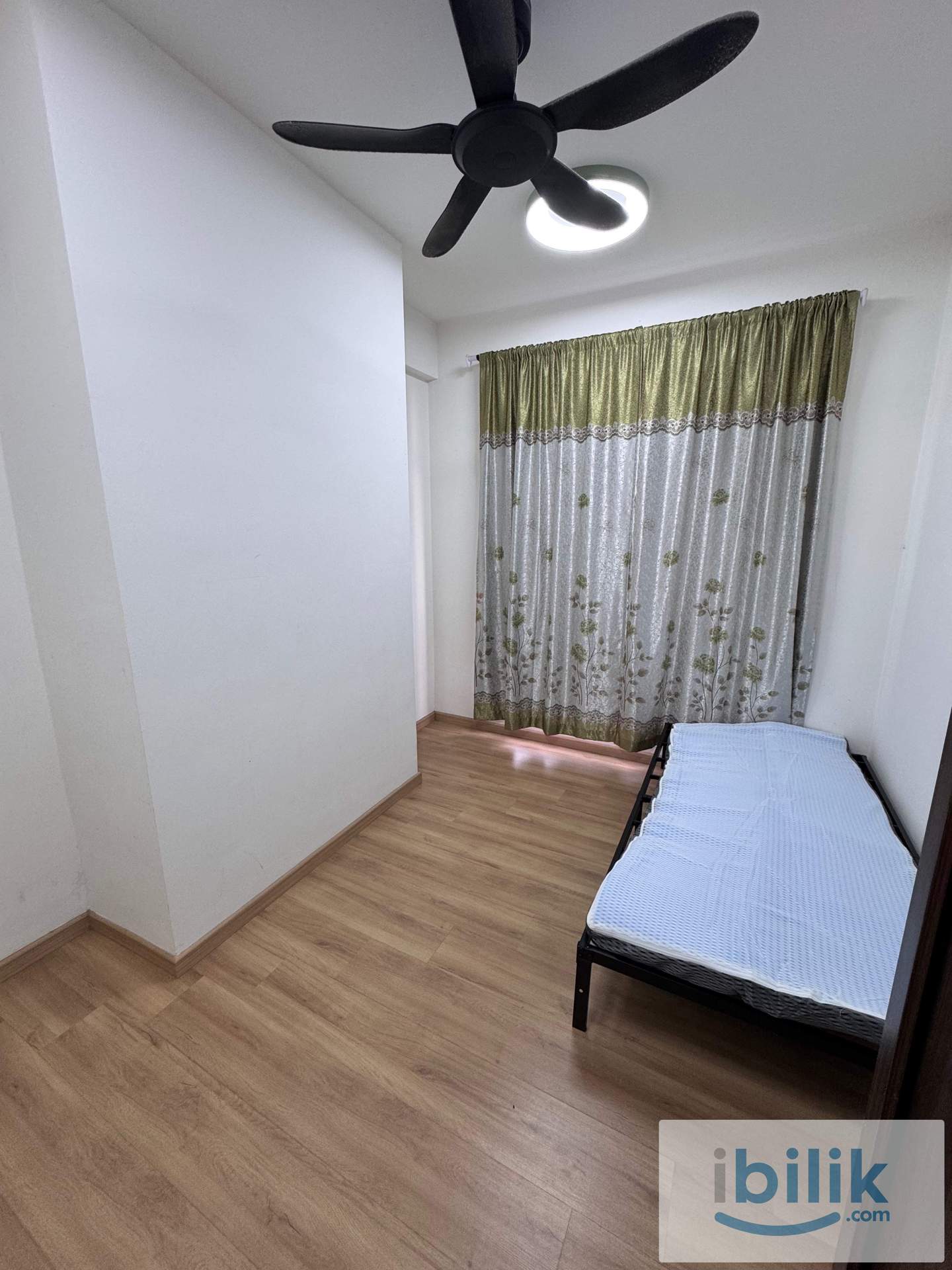 Single Room with Private Room - Image 2