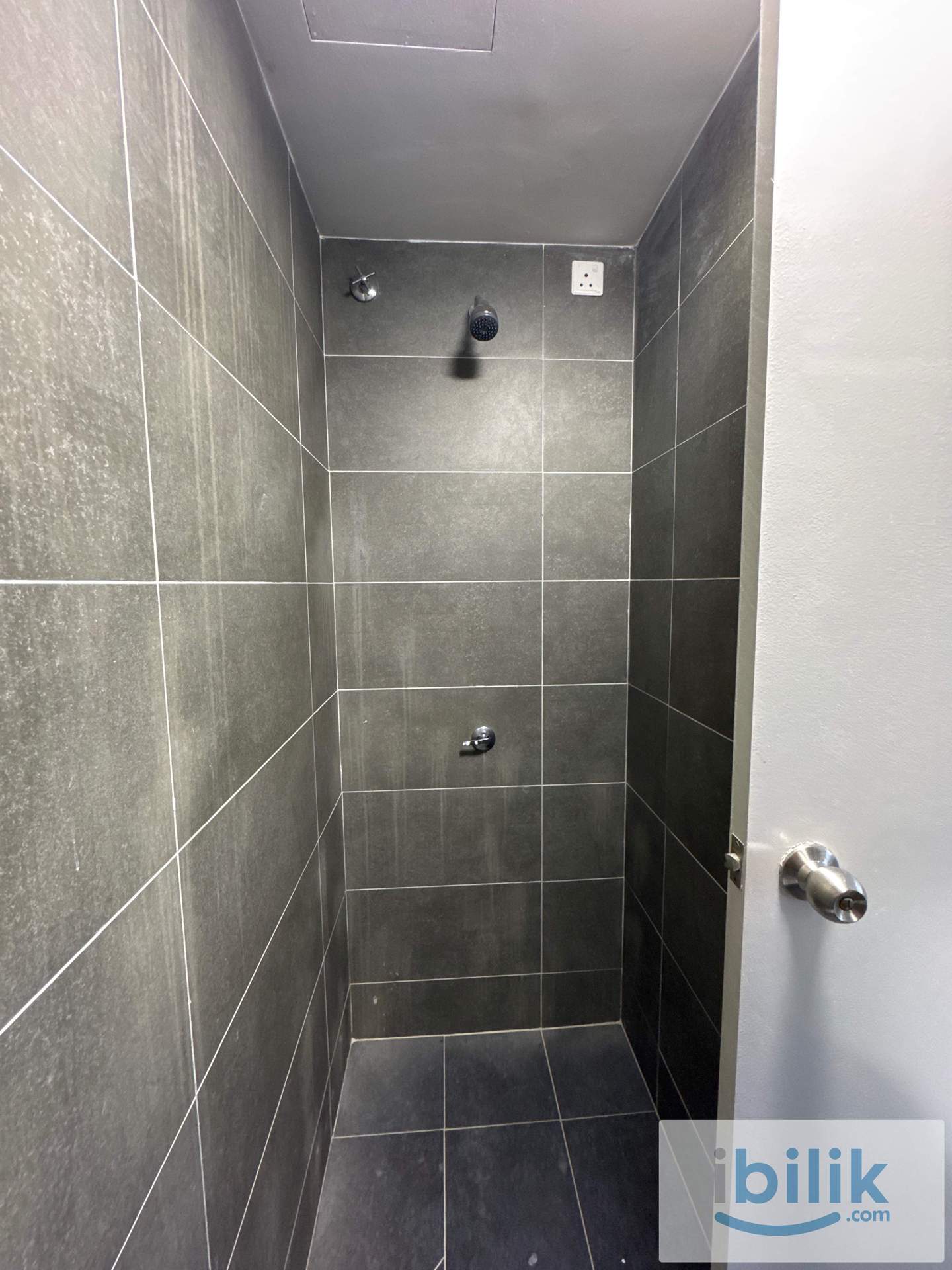 Single Room with Private Room - Image 3